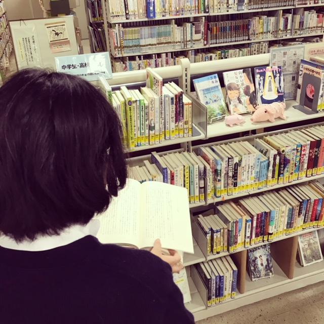 読書している写真