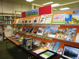 西部図書館展示風景