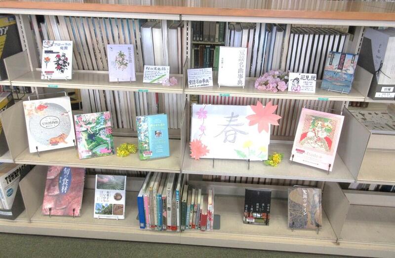 大型書架展示 全景.jpg